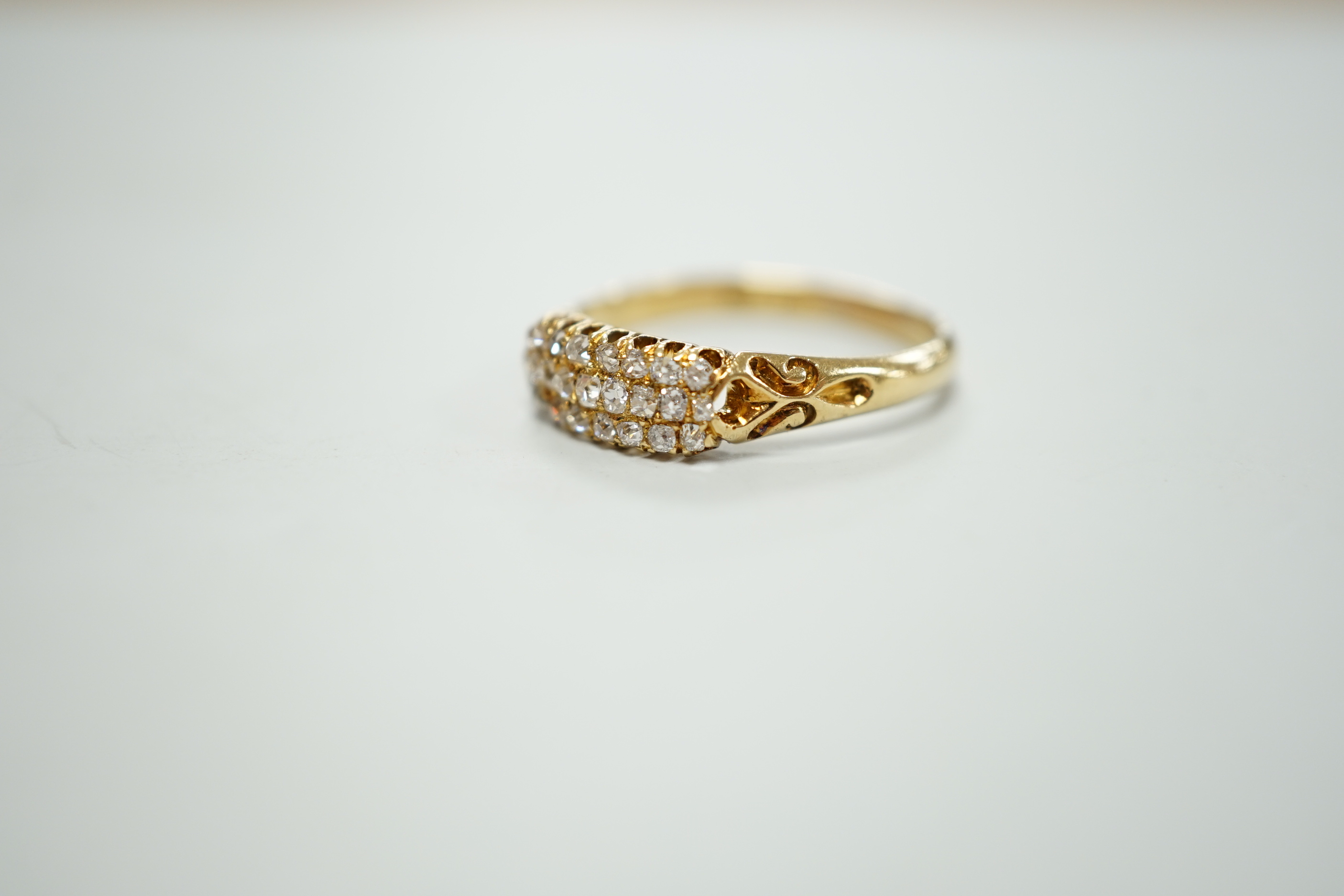 An 18ct and three row diamond cluster set ring, size P/Q, gross weight 3 grams.